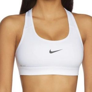 Nike white women’s sports bra size extra small!